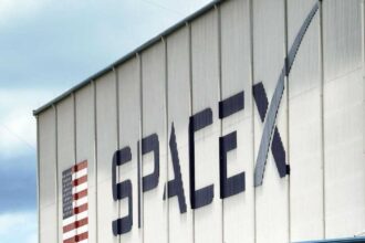 EchoStar SpaceX $17 Billion Spectrum Deal 2025