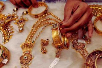 22 अक्टूबर को भारत में सोने की कीमतों में भारी गिरावट आई, दिवाली के बाद गोल्ड और सिल्वर दोनों के रेट नीचे गए।