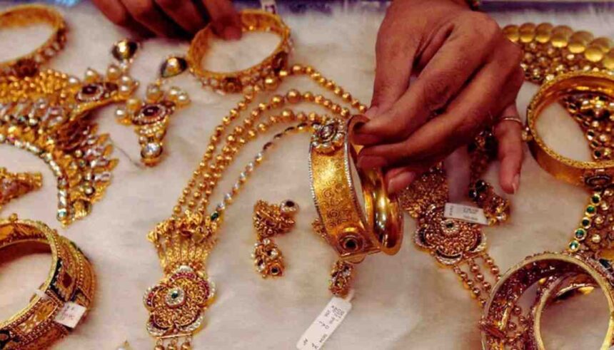 22 अक्टूबर को भारत में सोने की कीमतों में भारी गिरावट आई, दिवाली के बाद गोल्ड और सिल्वर दोनों के रेट नीचे गए।