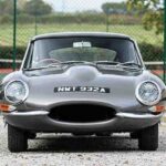 Rowan Atkinson की क्लासिक Jaguar E-Type कार जो Netflix शो Man vs Bee में दिखाई गई थी, अब नीलामी में शामिल