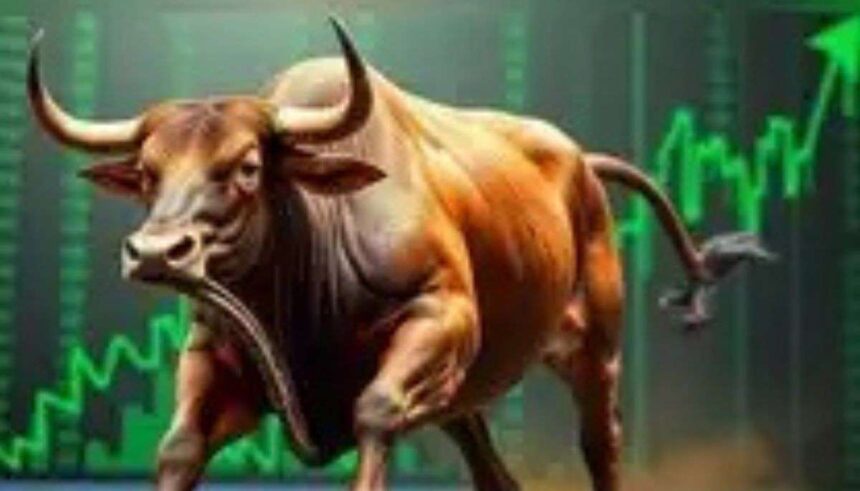 शेयर बाजार का दृश्य जिसमें स्क्रीन पर Sensex और Nifty के बढ़ने को दर्शाया गया है