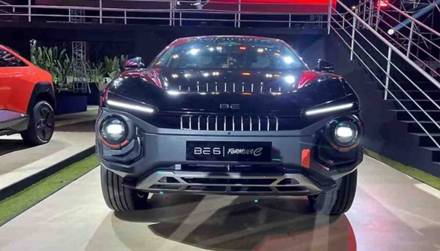 Mahindra BE 6 Formula E Edition 2025 मॉडल का एक्सटीरियर और प्रीमियम रेसिंग-प्रेरित डिज़ाइन।