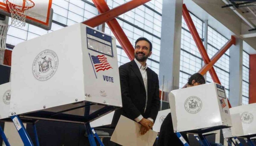 Zohran Mamdani न्यूयॉर्क चुनाव में आगे — 34 वर्षीय मुस्लिम लेफ्टिस्ट उम्मीदवार ने अमेरिकी राजनीति में मचाई हलचल