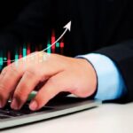 Sensex और Nifty हल्की तेजी के साथ बंद, PSU बैंक और रियल्टी सेक्टर में बढ़त