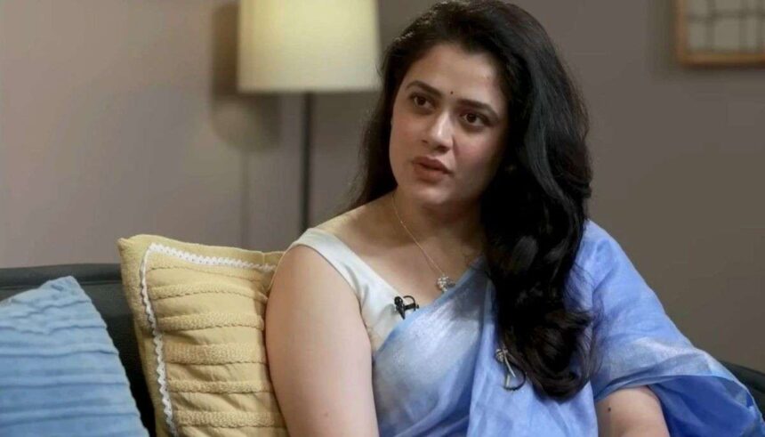 Girija Oak showcasing her 400 saree collection including Banarasi Jamawar, vintage chiffon and Paithani.