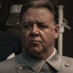 Russell Crowe और Rami Malek की फिल्म Nuremberg का सीन