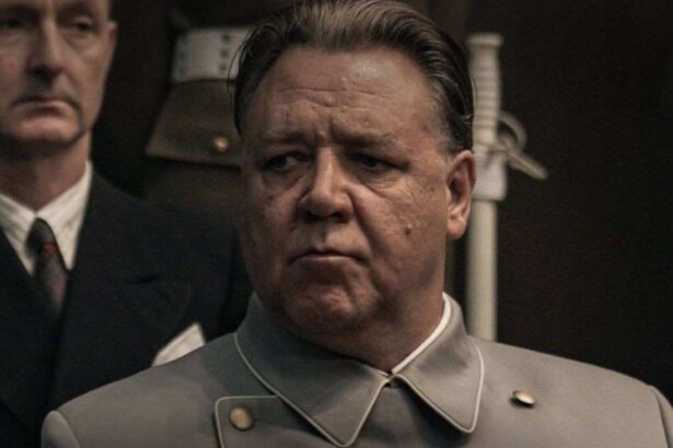 Russell Crowe और Rami Malek की फिल्म Nuremberg का सीन