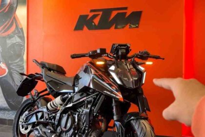 2026 KTM 250 Duke new colour silver and ebony black