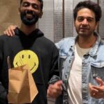 Bigg Boss 19 Winner Gaurav Khanna और Pranit More साथ में