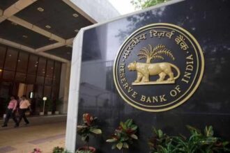 RBI से बैंकिंग सिस्टम में नकदी बढ़ाने के लिए ओएमओ और करेंसी स्वैप की मांग