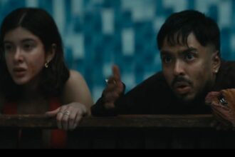 Tu Yaa Main फिल्म में मगरमच्छ से लड़ते आदर्श गौरव और शनाया कपूर