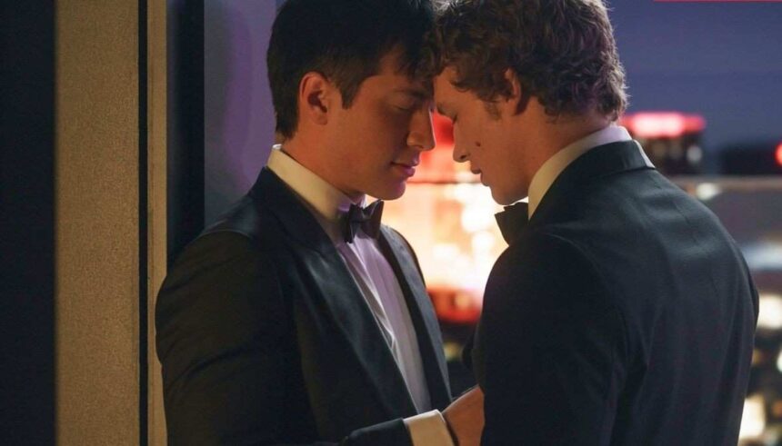 Heated Rivalry सीरीज में दो आइस हॉकी खिलाड़ियों के बीच क्वीयर प्रेम कहानी का भावनात्मक दृश्य