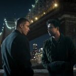 The Night Agent Season 3 में पीटर सदरलैंड का एक्शन सीन, अंतरराष्ट्रीय मिशन के दौरान तनावपूर्ण माहौल