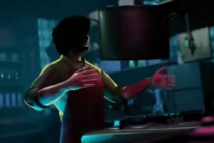 ब्लडी रोमियो टीज़र में नानी शेफ के रूप में गैंगस्टर डेन में खाना बनाते हुए