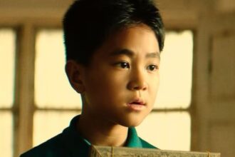 मणिपुर की पृष्ठभूमि में खड़ा फिल्म Boong का मुख्य किरदार, जो अपने पिता को ढूंढने की यात्रा पर निकलता है।