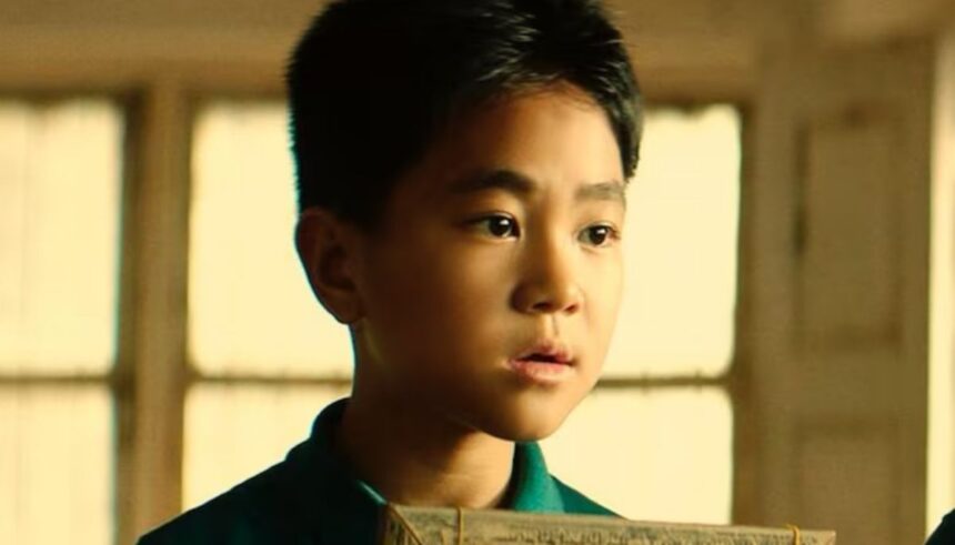 मणिपुर की पृष्ठभूमि में खड़ा फिल्म Boong का मुख्य किरदार, जो अपने पिता को ढूंढने की यात्रा पर निकलता है।