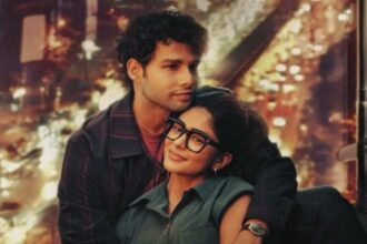 सिनेमा हॉल के बाहर फिल्म ‘डू दीवाने शहर में’ का पोस्टर और बॉक्स ऑफिस कलेक्शन ग्राफ।