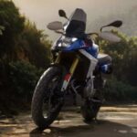 BMW F 450 GS बाइक एडवेंचर स्टाइल डिजाइन और X-शेप DRL हेडलाइट के साथ