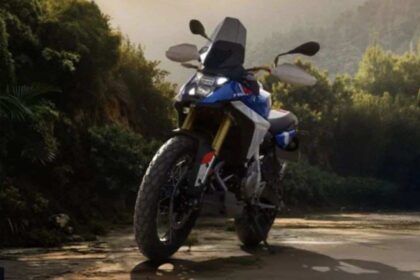 BMW F 450 GS बाइक एडवेंचर स्टाइल डिजाइन और X-शेप DRL हेडलाइट के साथ
