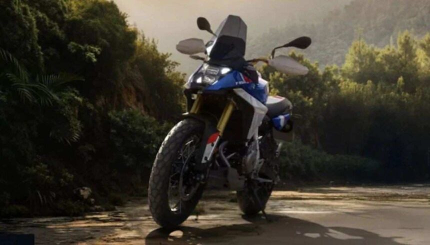 BMW F 450 GS बाइक एडवेंचर स्टाइल डिजाइन और X-शेप DRL हेडलाइट के साथ