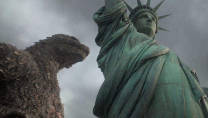 Godzilla Minus Zero फिल्म का पोस्टर जिसमें गॉडजिला शहर पर हमला करते हुए दिख रहा है