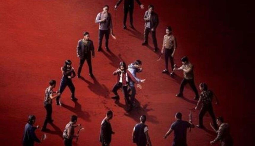 Ikatan Darah फिल्म का एक्शन सीन जिसमें मुख्य किरदार लड़ाई करते हुए दिख रहे हैं