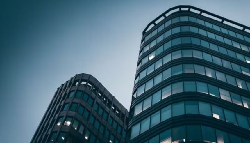 RMZ द्वारा भारत में डेटा सेंटर और AI इंफ्रास्ट्रक्चर के लिए बड़े निवेश की योजना का विज़ुअल