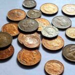 S&P 500 इंडेक्स ग्राफ बढ़त दिखाते हुए और बाजार में तेजी का संकेत