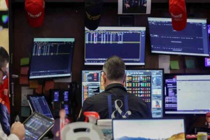 US stock market closed on Good Friday while banks and delivery services remain open