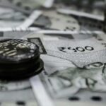 शेयर बाजार गिरावट के बीच विदेशी निवेशकों की बिकवाली को दर्शाता ग्राफ