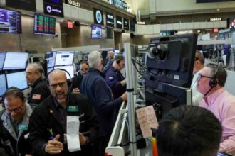 Wall Street stock market rise chart after oil prices fall amid Middle East tension