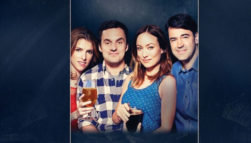 Drinking Buddies फिल्म में Luke और Kate की दोस्ती और रिश्तों की जटिल कहानी।