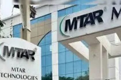 MTAR Technologies के शेयरों में गिरावट को दर्शाता ग्राफ, जिसमें Bloom Energy से जुड़ी खबर के बाद स्टॉक क्रैश दिखाई दे रहा है।