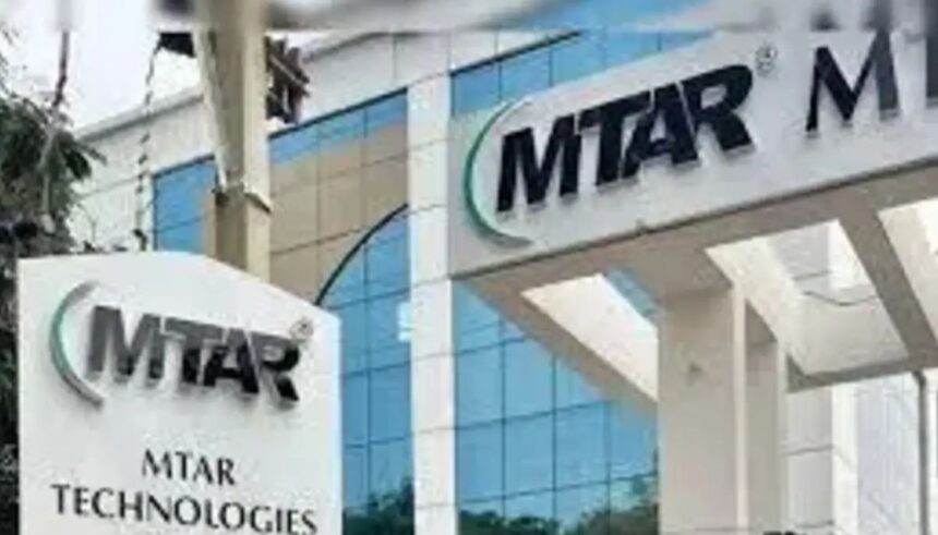 MTAR Technologies के शेयरों में गिरावट को दर्शाता ग्राफ, जिसमें Bloom Energy से जुड़ी खबर के बाद स्टॉक क्रैश दिखाई दे रहा है।