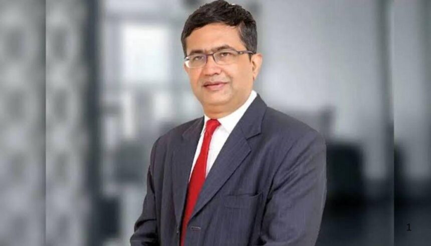 NSE CEO आशीष चौहान बिजनेस ग्रोथ, कंपनी लिस्टिंग और शेयर बाजार पर संबोधित करते हुए।