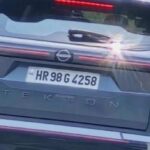 लॉन्च से पहले बिना कैमुफ्लाज नजर आई Nissan Tekton SUV का रियर डिजाइन और LED टेललाइट्स।