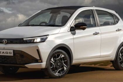 नई Tata Tiago Pure+ मिड वेरिएंट कार का फ्रंट और साइड प्रोफाइल, जिसमें प्रीमियम फीचर्स और आधुनिक डिजाइन दिखाई दे रही है।