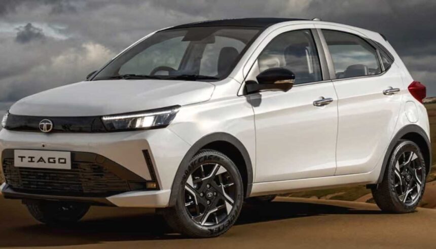 नई Tata Tiago Pure+ मिड वेरिएंट कार का फ्रंट और साइड प्रोफाइल, जिसमें प्रीमियम फीचर्स और आधुनिक डिजाइन दिखाई दे रही है।